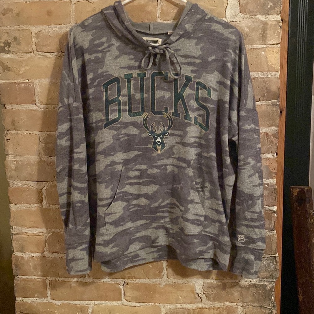 Tailgate Bucks Camo Light Hoodie
